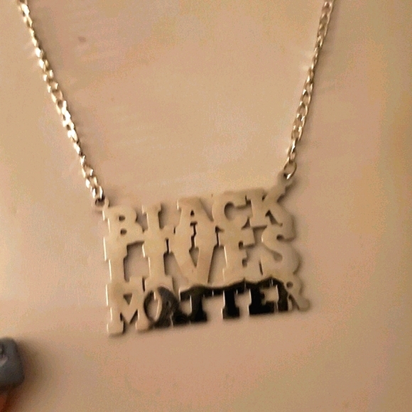 NWT BLM BLACK LIVES MATTER LASER CUBAN CHAIN CUT OUT NECKLACE - Picture 4 of 8